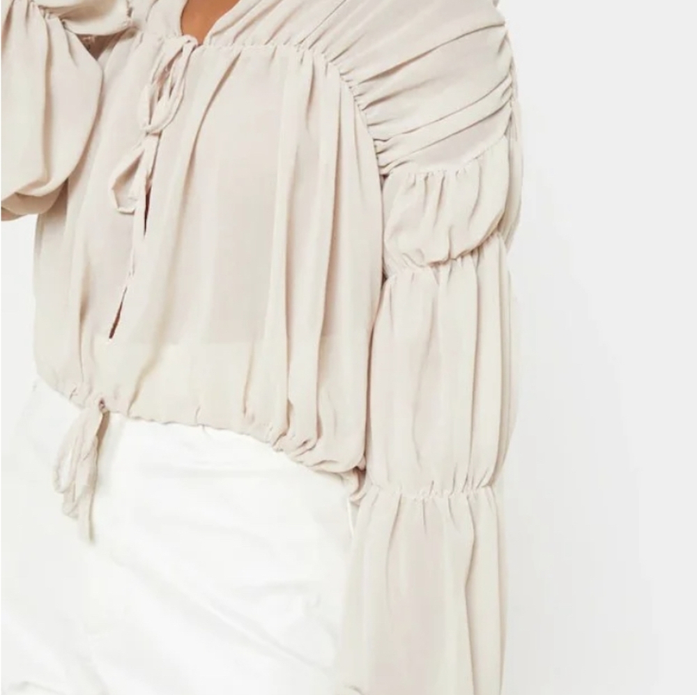 Pretty Little Thing - Picture 3 of 6